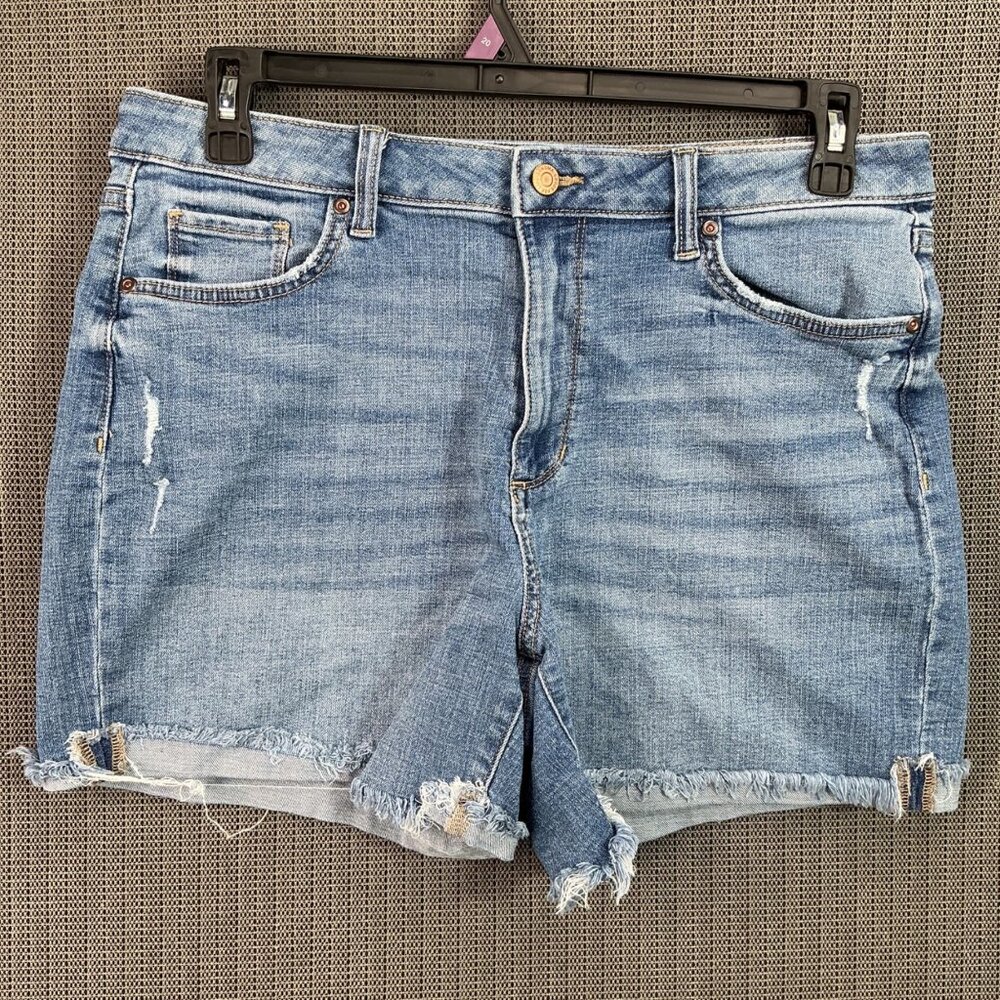 Sonoma Womens Denim Shorts Size 14 Light Wash Distressed Frayed Hem Mid-Rise